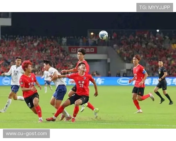 徐州与南通激战正酣 两队鏖战拼搏为争夺荣誉和晋级机会