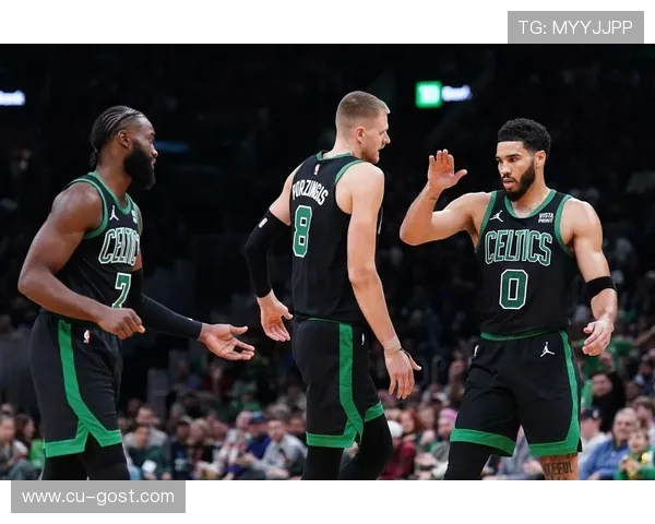 纽约尼克斯新赛季阵容解析球队核心与未来发展前景展望