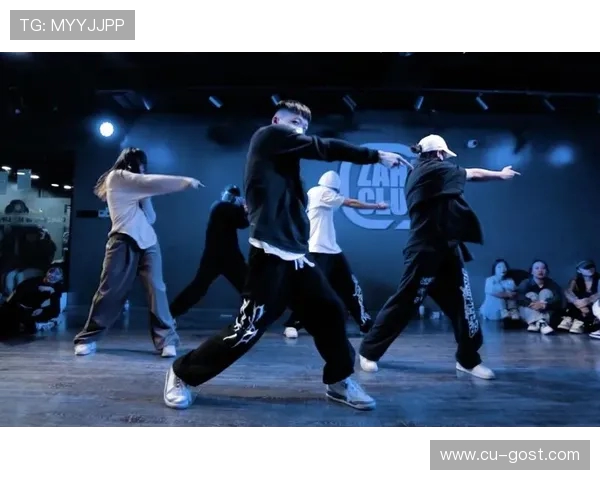 深圳街舞队与上海街舞队比赛复盘深入分析双方的战术与表现经验 深圳街舞队与上海街舞队比赛复盘深入分析双方的战术与表现经验