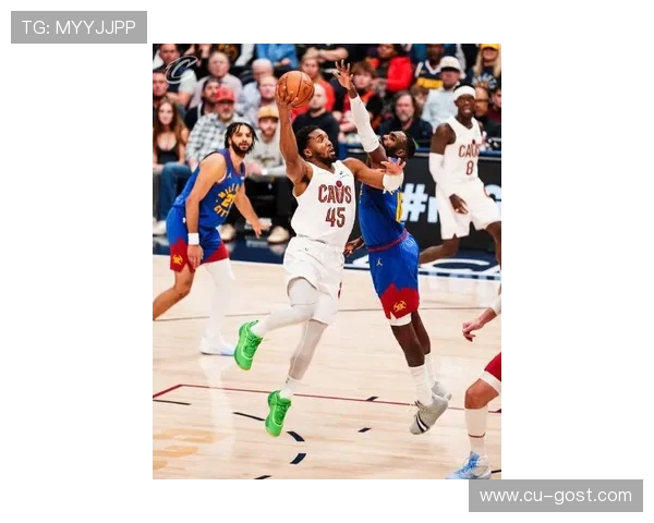 多诺万米切尔带领球队奋勇争先展现领袖风范与卓越表现